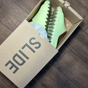 ADIDAS YEEZY SLIDE GLOW GREEN